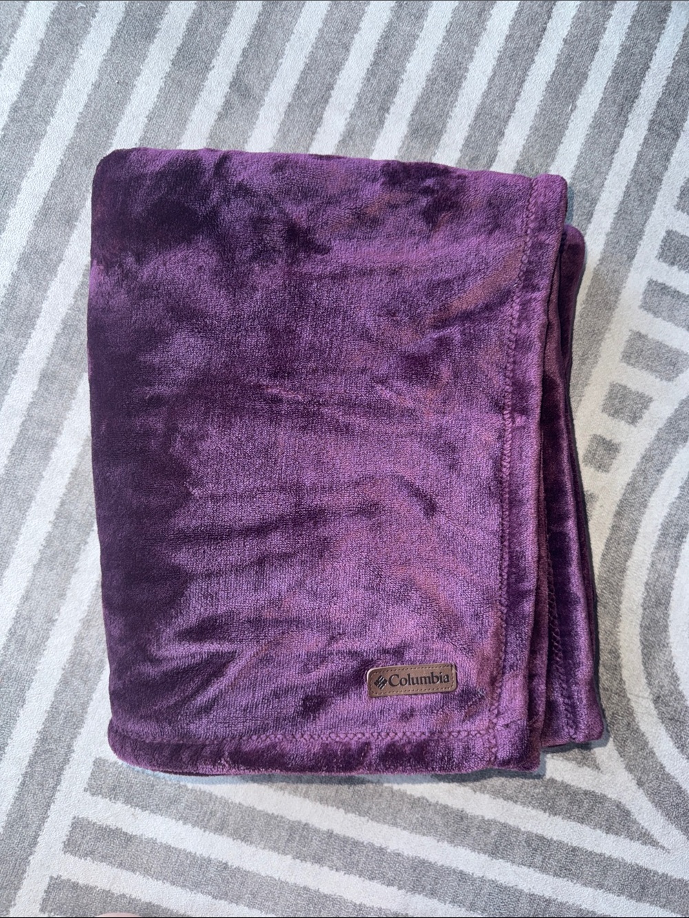 Columbia Fleece Blanket - Deep Purple